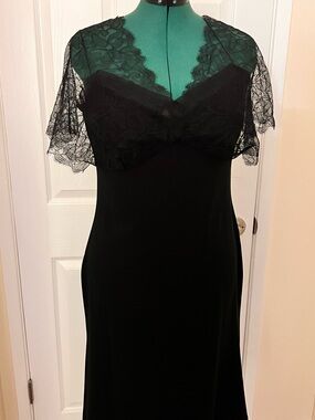 Elie Tahari Black Lace V-Neck Cocktail Dress